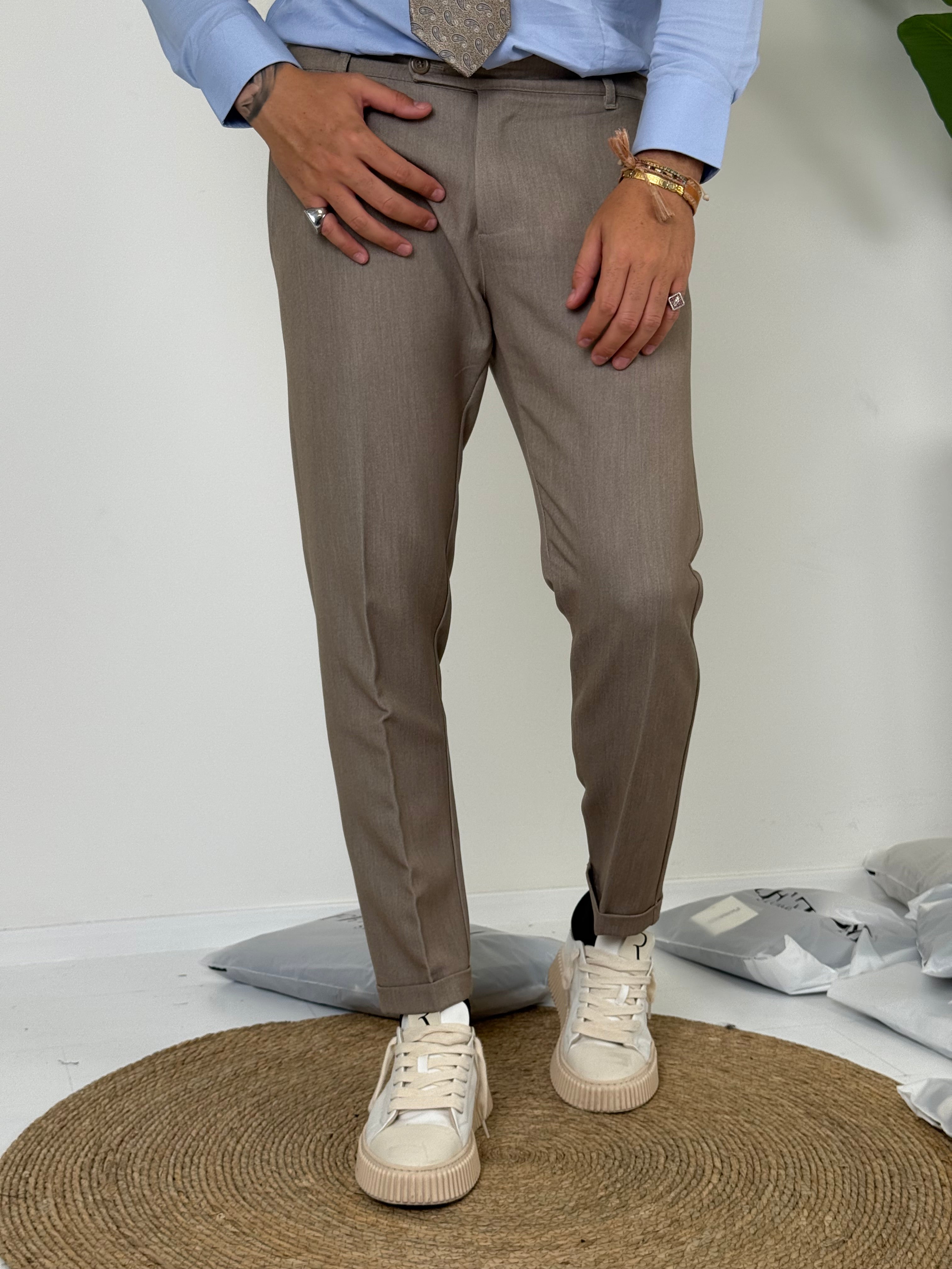 PANTALONE CON RISVOLTINO